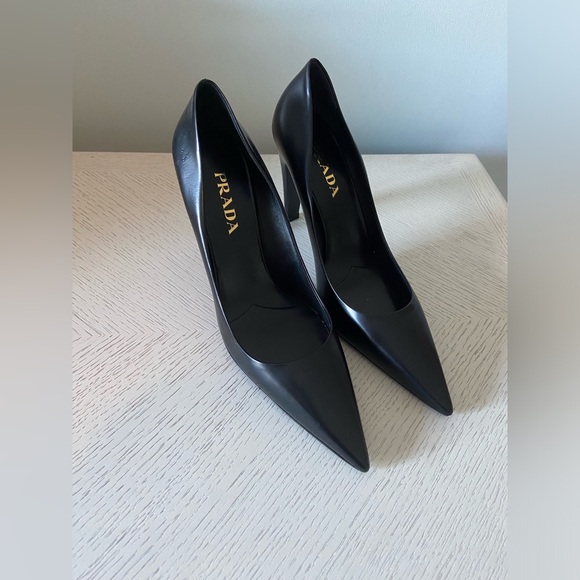 Prada Black Leather Pointed-Toe Pumps size 42 - Picture 5 of 14